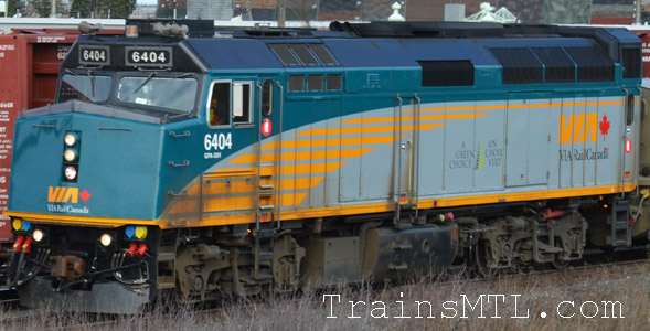 Locomotive VIA6404 left side / coté gauche